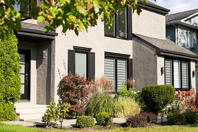 Fenêtre hybride PVC et aluminium